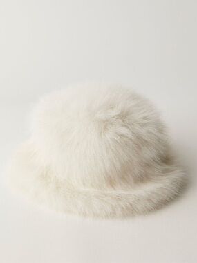 FREE PEOPLE ICE QUEEN BUCKET HAT in White NWT OS